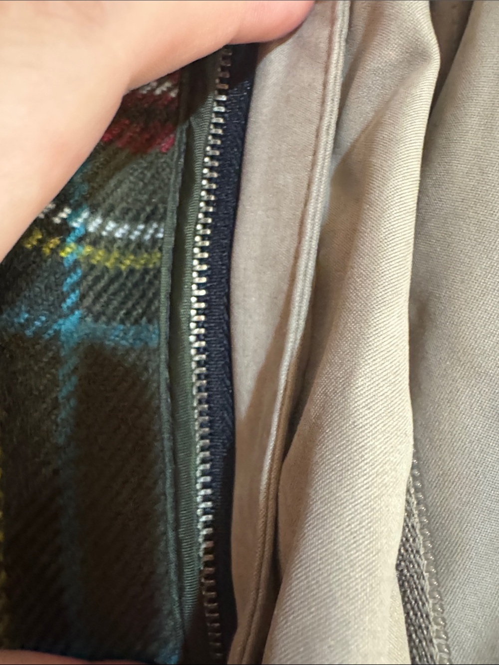Liz Claiborne Tan Trench with Olive Plaid Lining - Picture 4 of 10